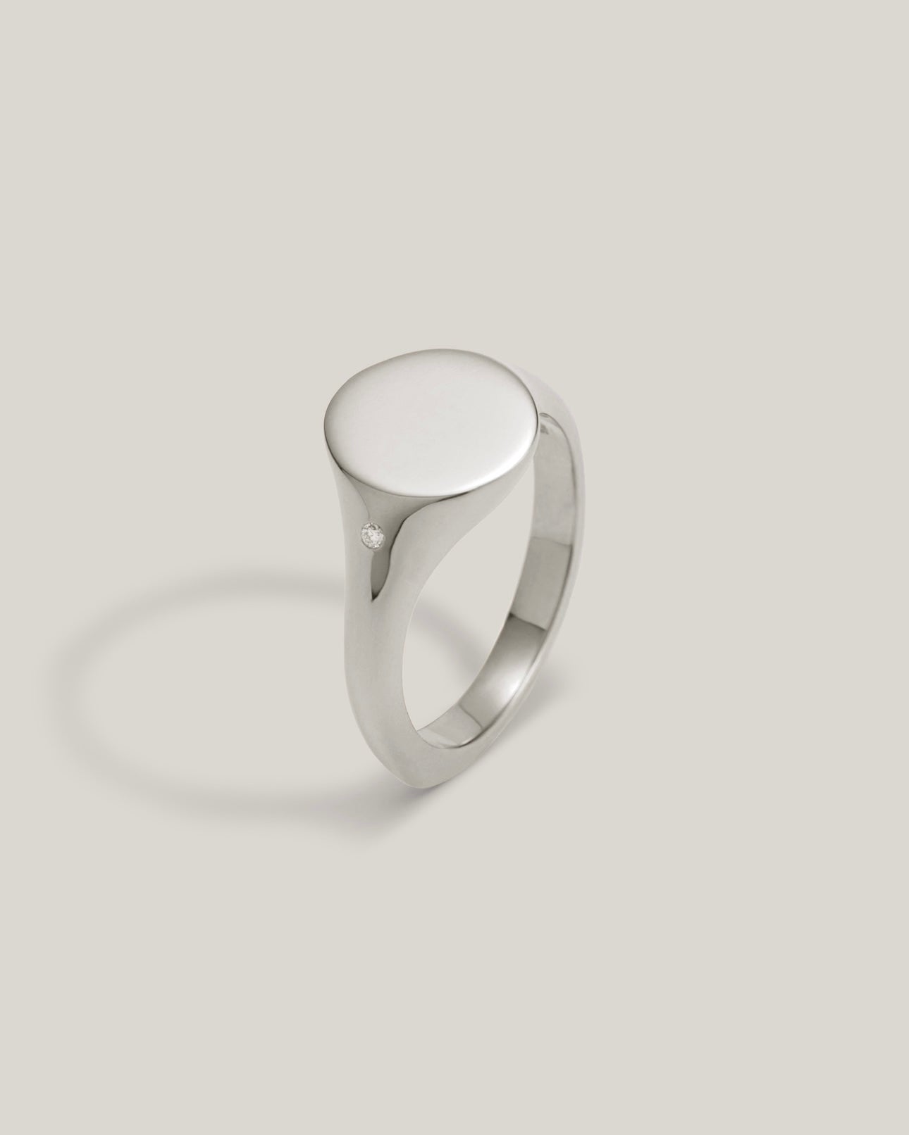 FAMILY SIGNET MEDIUM SILVER
