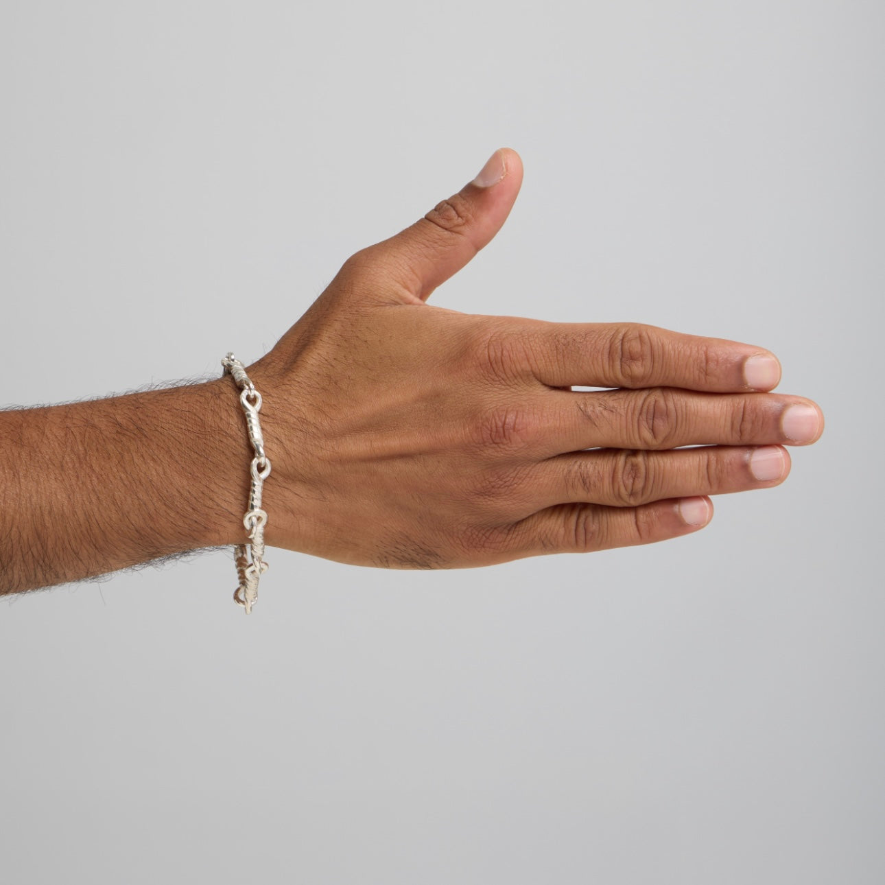 WHERE THE WIND TIES (NUDO DURO)