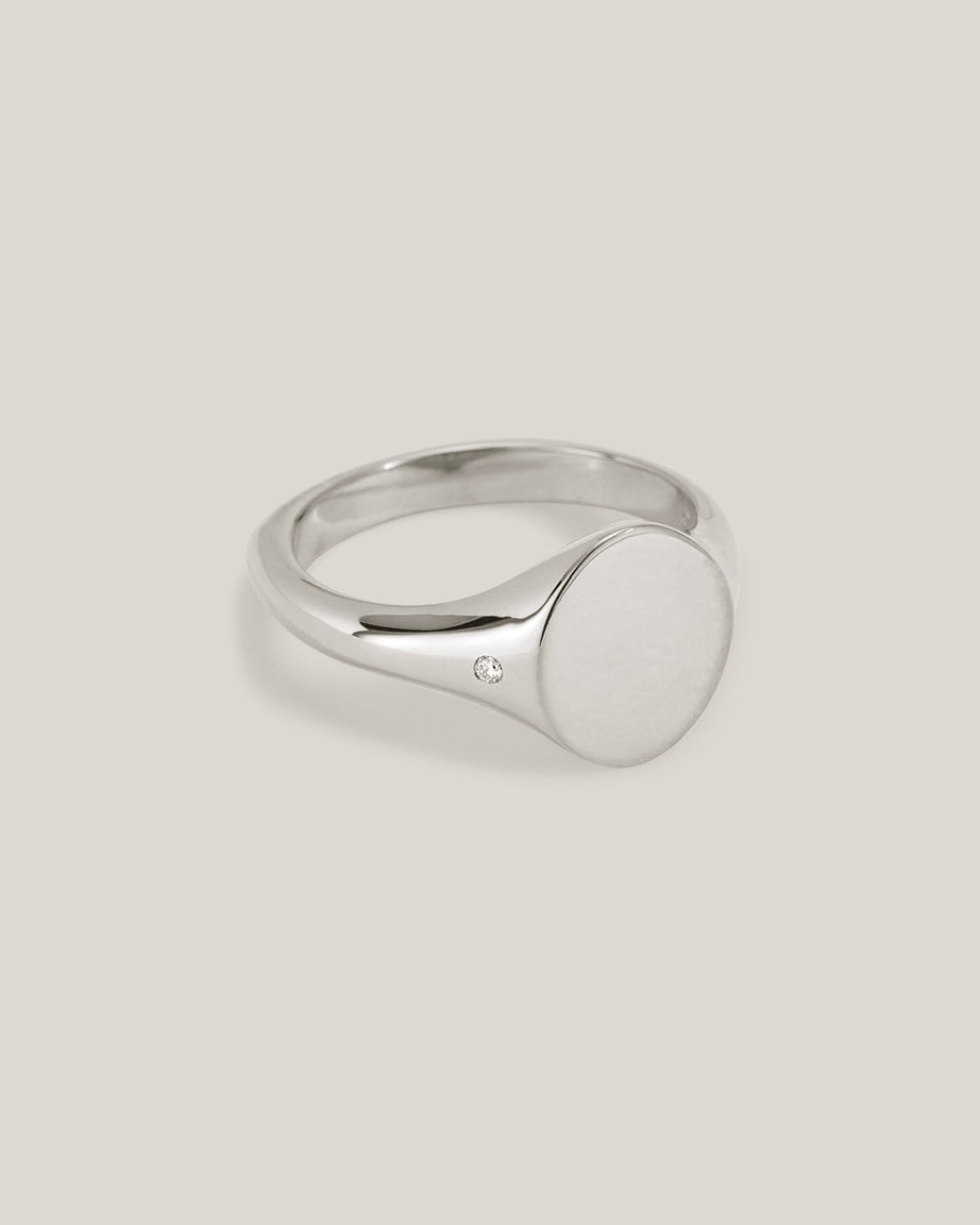 FAMILY SIGNET MEDIUM SILVER