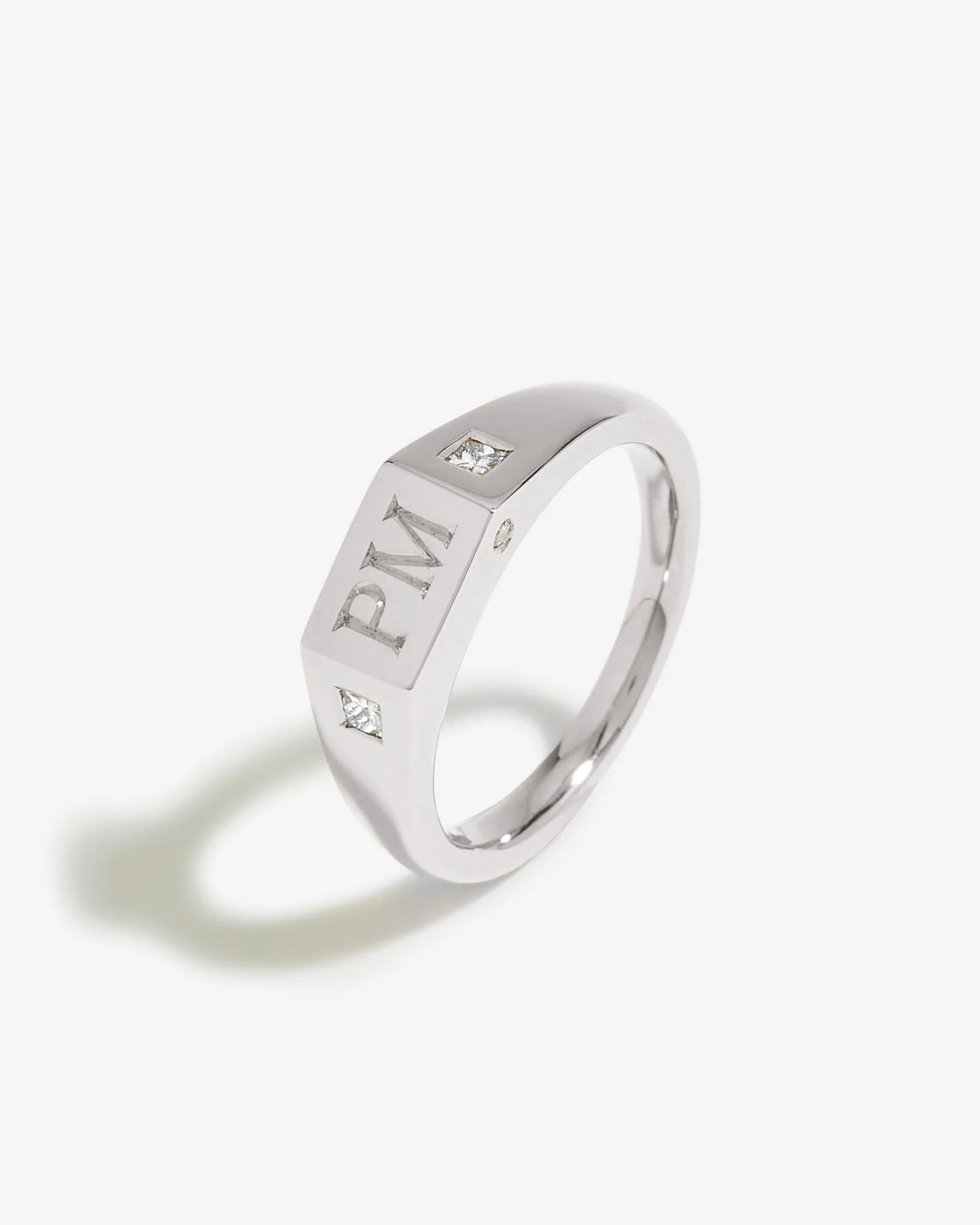 INITIALS SIGNET