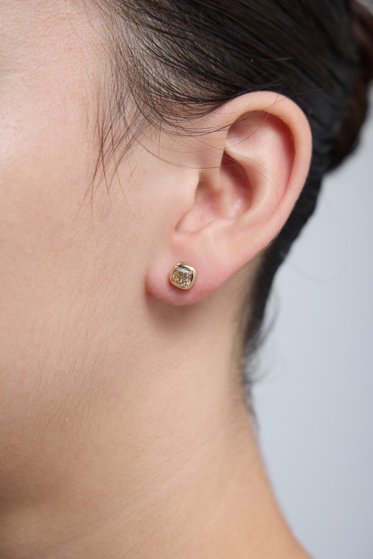 M ROACH STUDS